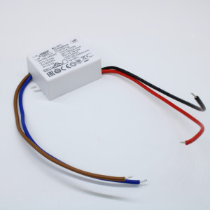 CC10W700 TRIAC,  AC-DC, 10Вт, стабилизатор тока, вход 198-264VAC,  выход 700мА /8-13V, ККМ (PF 0,92), IP44, пластиковый корпус 58.2*36*20mm, -20..+50°С, Triac