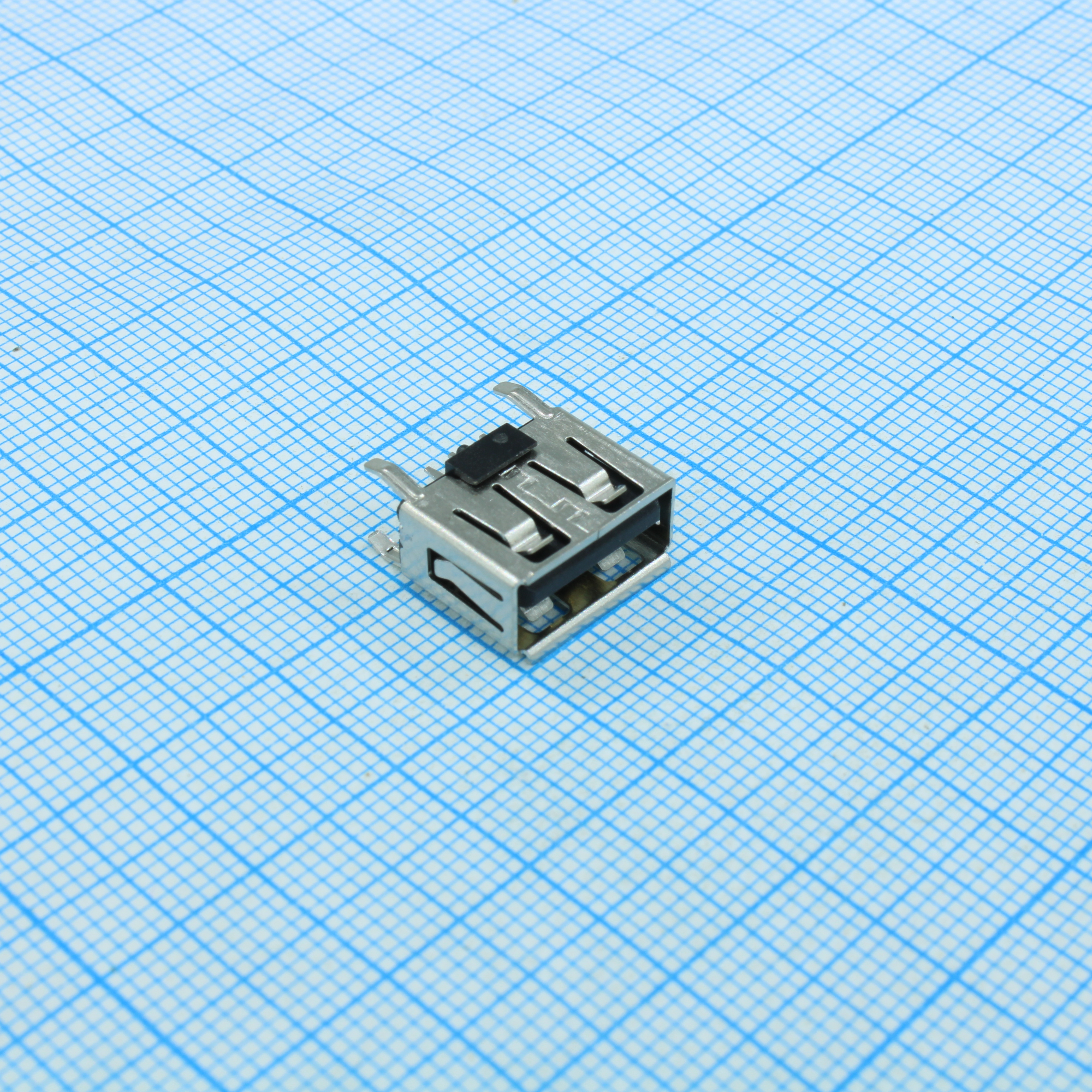 Usba 1j ds1095 w r розетка на плату тип a угловая белая